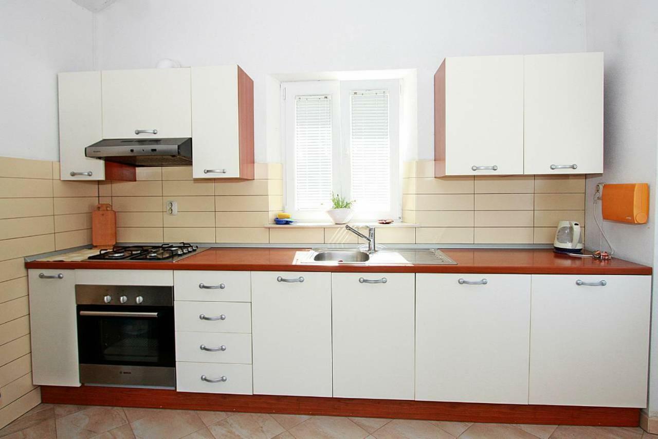 Apartmani Nila Pucisca Exterior photo